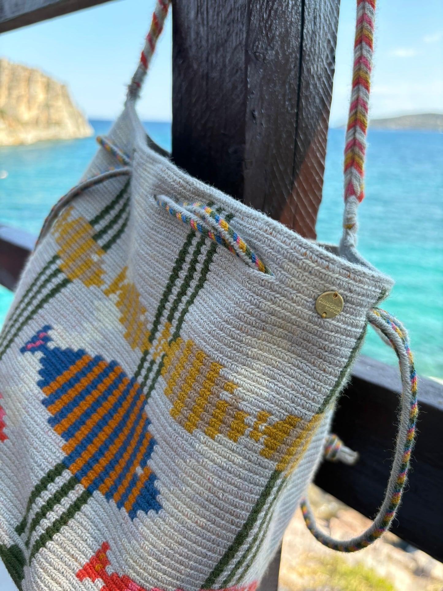 Cross Body, Mitra